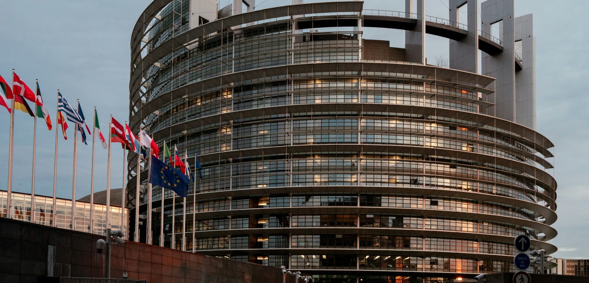 lukas s dybocdncvx4 unsplash